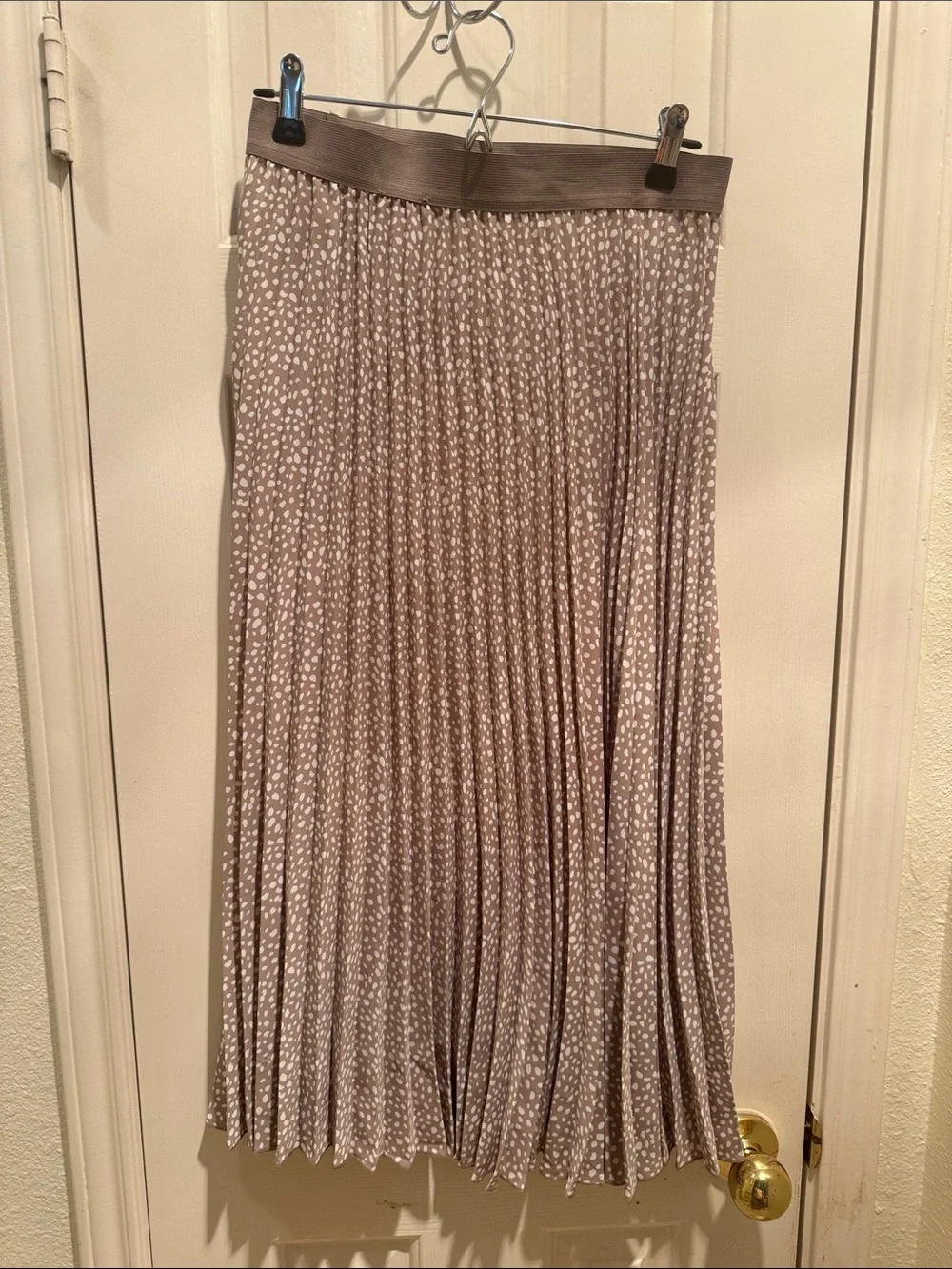 Vince Camuto Pleated Midi Skirt in Mauve Dot Print